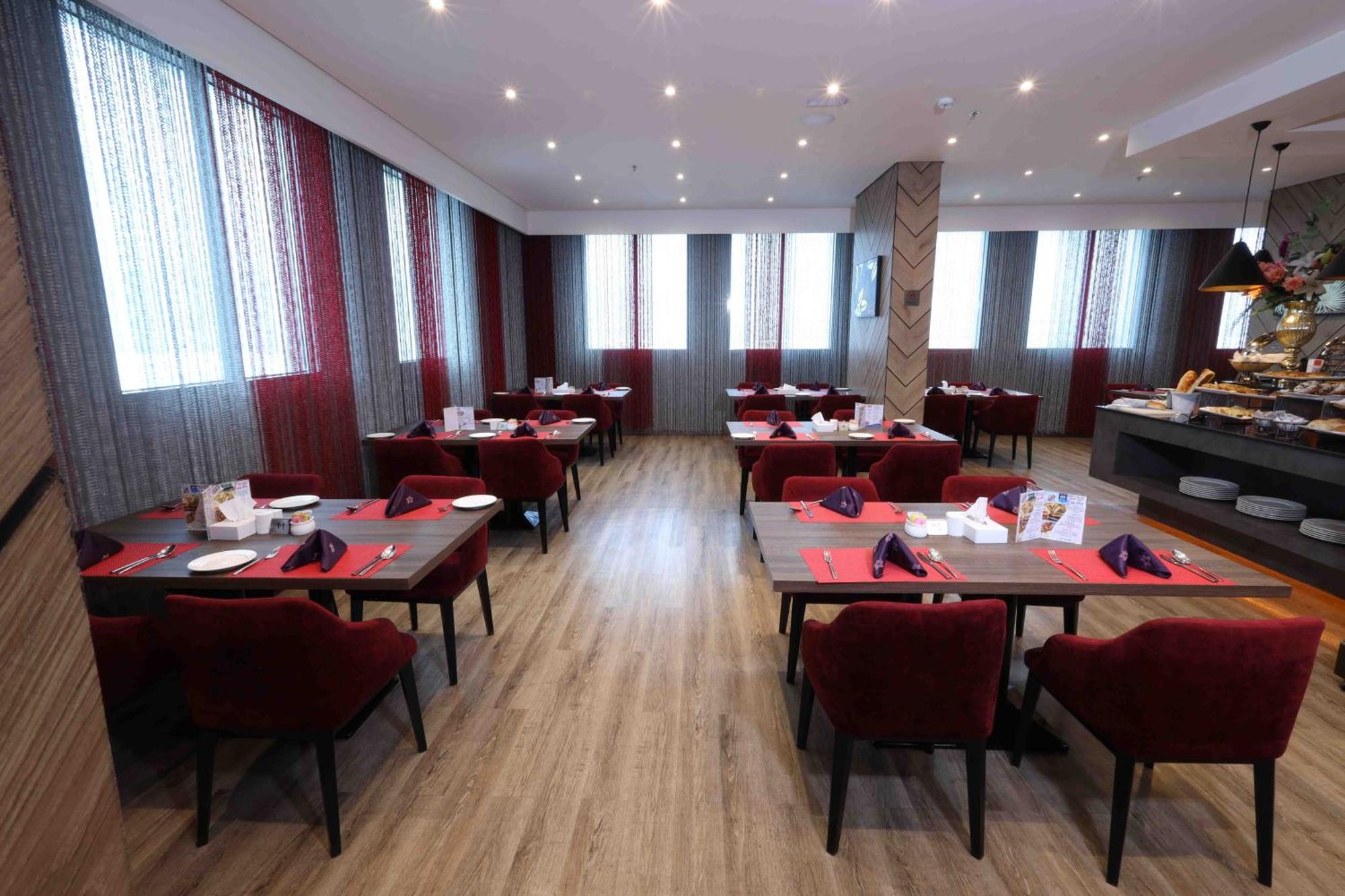 Fortis Hotel Fujairah Exteriör bild